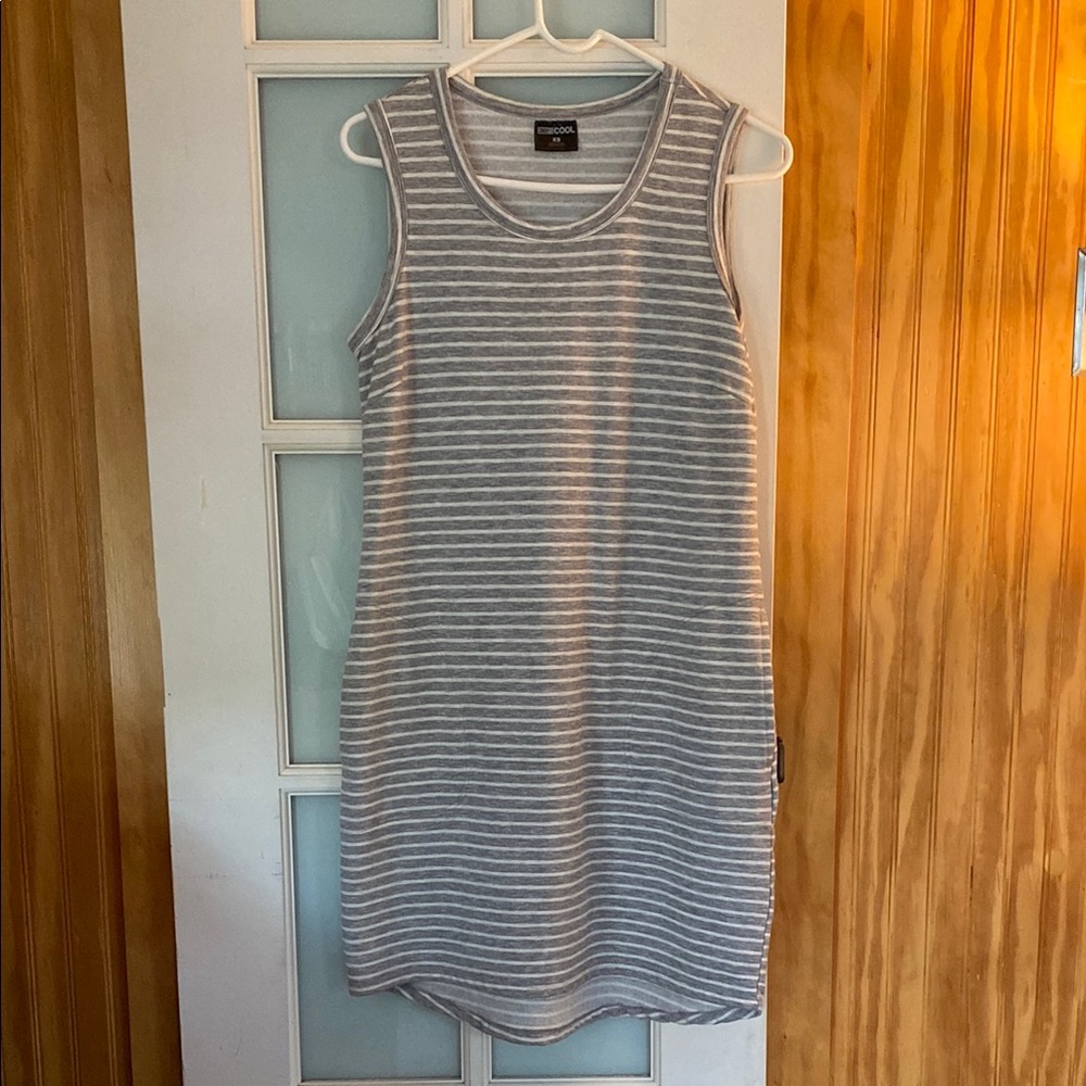 32 Degrees Sleeveless Gray and White Mini Dress